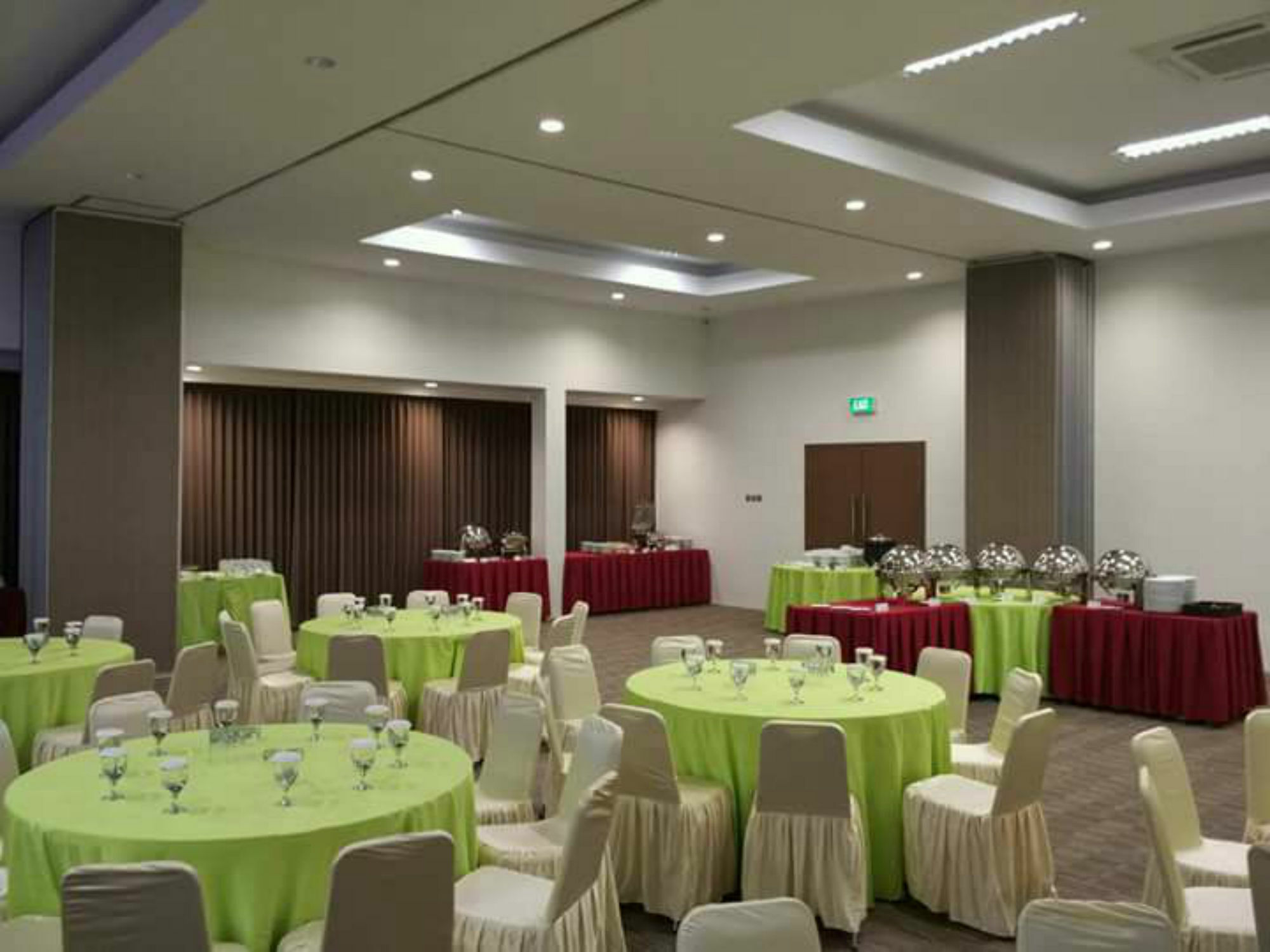 Opi Indah Hotel Palembang Exterior foto